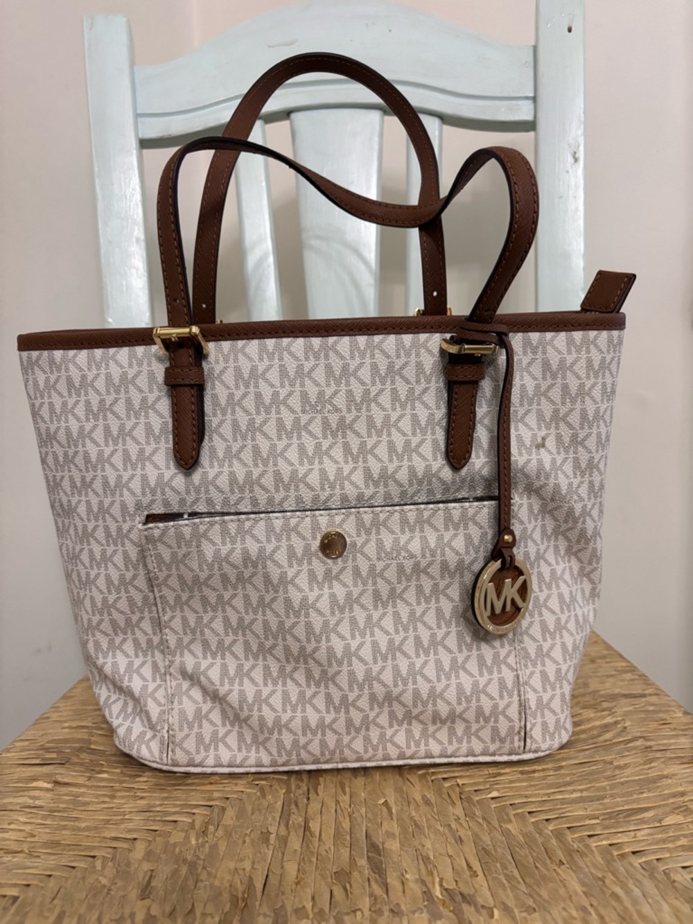 EUC Michael Kors Jet Set Medium Logo Pocket Tote Bag Vanilla